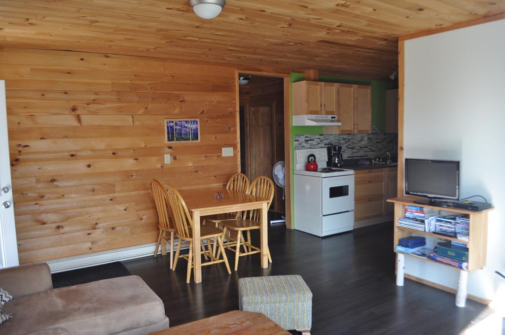 The Sleeping Moose Cottage Birch Plain Exterior photo